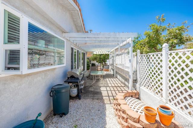 2010 W San Marcos Blvd, San Marcos CA: https://media.crmls.org/mediaz/76d9fe3e-40ba-4ae5-8f94-7c41d2483370.jpg