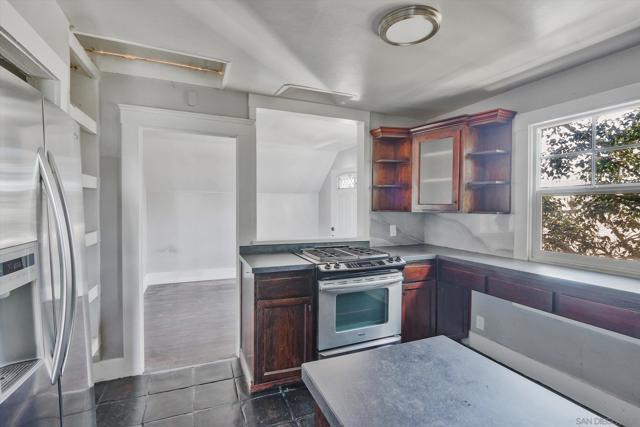 1035 Edgemont Place, San Diego CA: https://media.crmls.org/mediaz/76da53d2-5e63-4000-b7d6-3988c3b0c42f.jpg