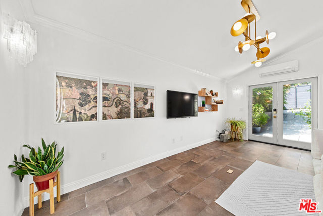 6626 Cahuenga Terrace, Los Angeles CA: https://media.crmls.org/mediaz/76da6fce-d605-4f5b-9993-1ece3b66f3fe.jpg