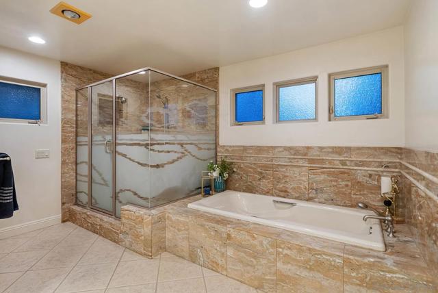 7102 Via Mariposa Norte, Bonsall CA: https://media.crmls.org/mediaz/76da93e8-7e6d-45e7-acd2-e287c46c9ed6.jpg
