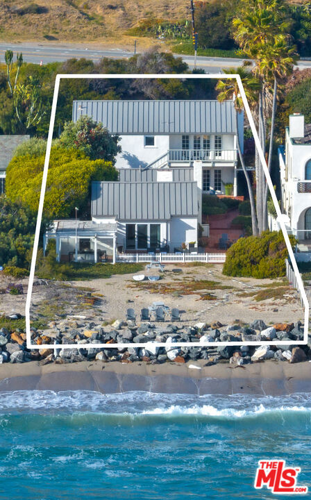 30830 Broad Beach Road, Malibu CA: https://media.crmls.org/mediaz/76dbf5bb-8e7e-4bdf-835a-72eaaa8a2eaa.jpg