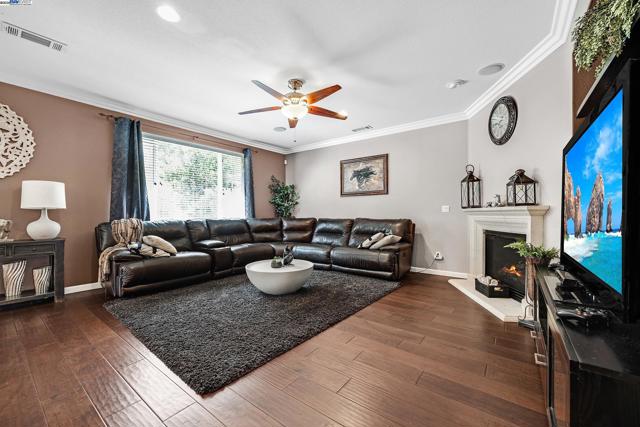 6232 Murdock Way, San Ramon CA: https://media.crmls.org/mediaz/76dc14b5-4900-4bcd-b754-5340a69a02e4.jpg