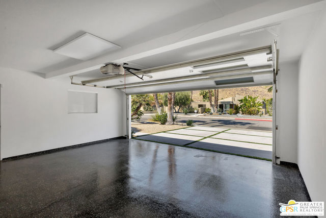 2566 S Calle Palo Fierro, Palm Springs CA: https://media.crmls.org/mediaz/76dca30c-ac9c-4c6d-82cf-f4e41f070890.jpg