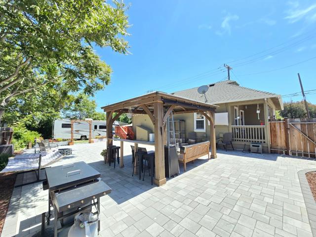 38 Monterey Street, San Juan Bautista CA: https://media.crmls.org/mediaz/76dd28b2-26cd-4837-a554-a018d8005604.jpg