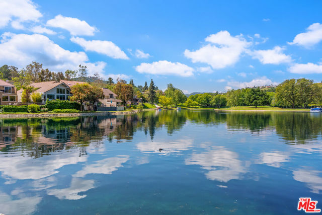4392 Park Paloma, Calabasas CA: https://media.crmls.org/mediaz/76ddbec5-76d8-446a-a24b-855eb88662aa.jpg