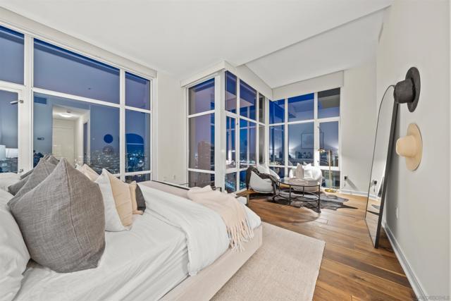 550 Front St, San Diego CA: https://media.crmls.org/mediaz/76ddc63e-7666-473b-8007-7d9d4d2f8fca.jpg