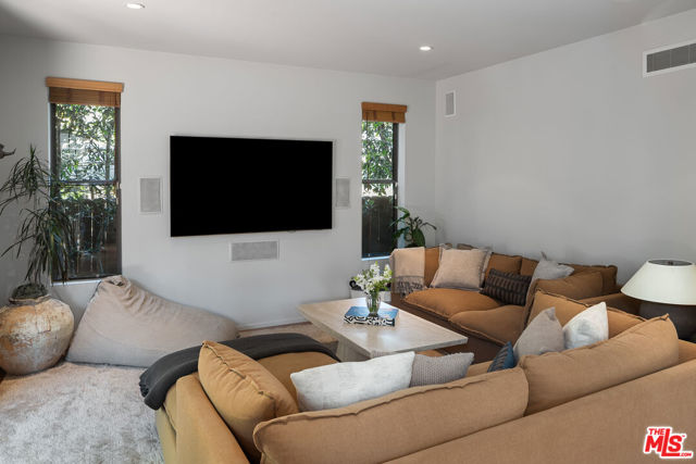 8735 Dorrington Avenue, West Hollywood CA: https://media.crmls.org/mediaz/76ddd59b-bf68-487e-9ecb-f60ef89fc2a7.jpg