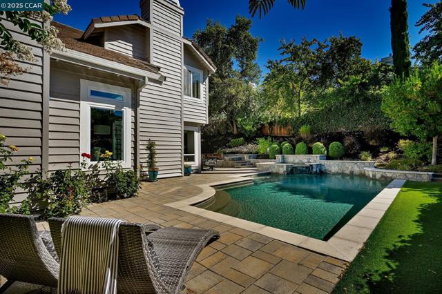 47 Kentfield Ct, Alamo CA: https://media.crmls.org/mediaz/76de2b12-42d0-4c00-8f4a-7d0e1db374b4.jpg