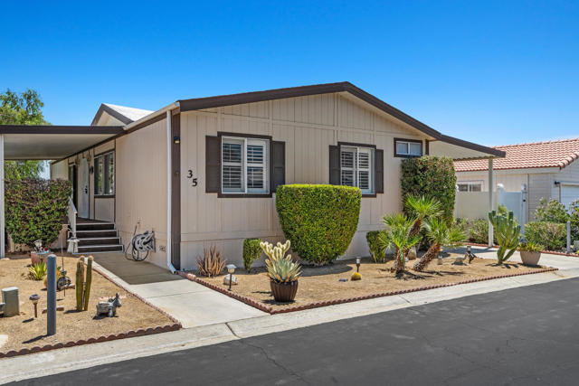 15300 Palm Drive, Desert Hot Springs CA: https://media.crmls.org/mediaz/76de67eb-58a6-4ab3-820b-67c552d58e7d.jpg