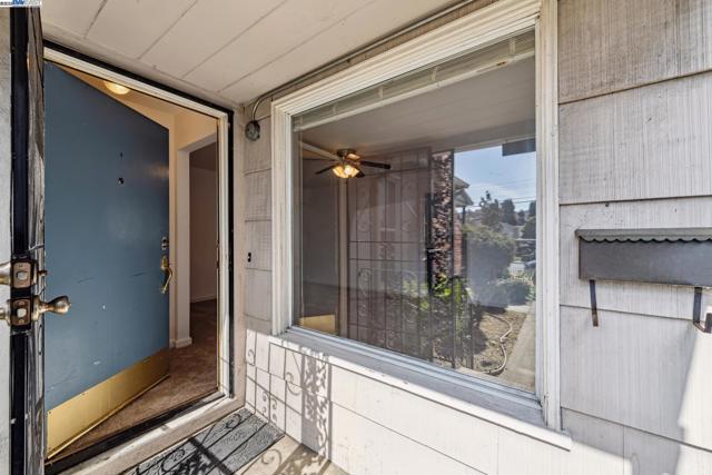 21032 Baker Rd, Castro Valley CA: https://media.crmls.org/mediaz/76de7c4d-6719-46b1-9633-fb842366b63b.jpg