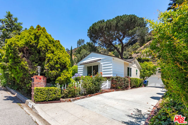 1876 Roscomare Road, Los Angeles CA: https://media.crmls.org/mediaz/76dfc1ee-81d8-42fd-9c56-8e24ed223ea7.jpg