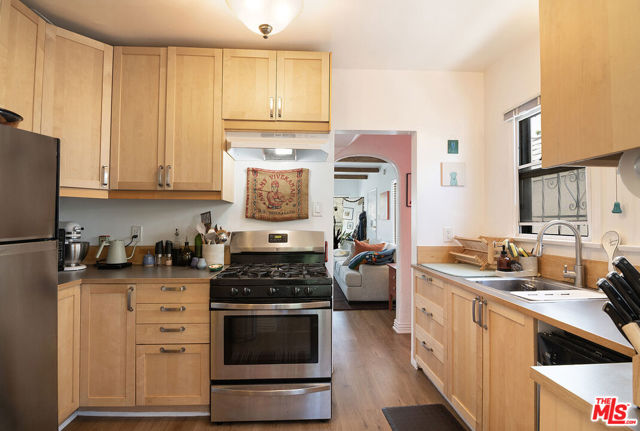 500 N Alta Vista Boulevard, Los Angeles CA: https://media.crmls.org/mediaz/76dff9e2-b72a-4708-a692-06093015d790.jpg