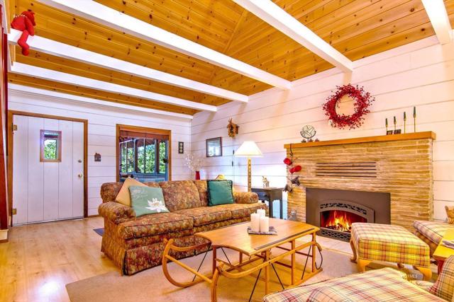 19 High ceilings of knotty pine siding