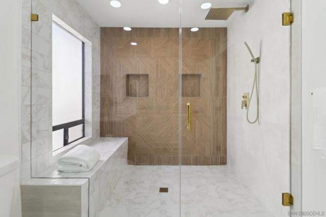 4367 Summit Dr, La Mesa CA: https://media.crmls.org/mediaz/76e048bb-c8dc-4f74-b798-4f60ca89aa3a.jpg