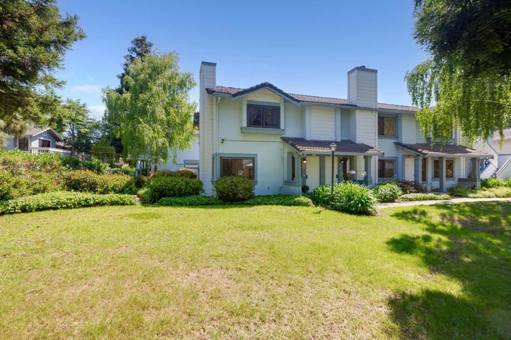 4923 Iris Terrace