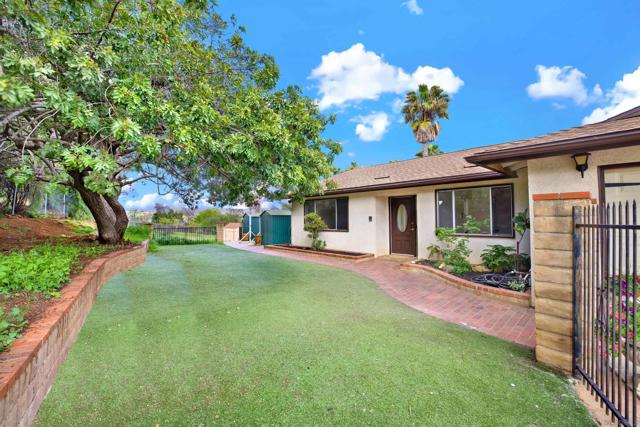 460 Rancho La Mirada Ln, Escondido CA: https://media.crmls.org/mediaz/76e08be5-a438-4701-b612-3823b1abace9.jpg