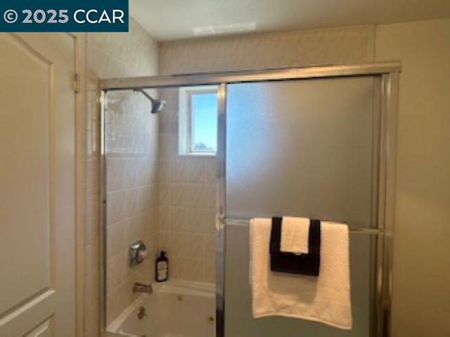 1174 Eddy St, San Francisco CA: https://media.crmls.org/mediaz/76e09d33-d207-428a-9152-312b02a79e48.jpg