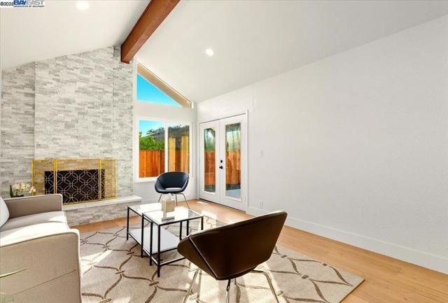 11 Paddock Ct, Pleasant Hill CA: https://media.crmls.org/mediaz/76e0d37a-dd48-4706-9eb7-1e70fa2439a7.jpg