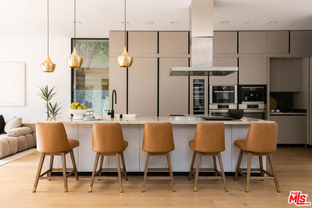633 N Crescent Heights Boulevard, Los Angeles CA: https://media.crmls.org/mediaz/76e13507-53a7-4c57-b6e9-2f20e66f4f82.jpg