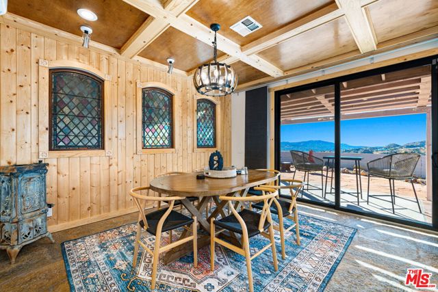 57387 San Juan Road, Yucca Valley CA: https://media.crmls.org/mediaz/76e1a942-4825-4576-b68e-a4cbb297db1c.jpg