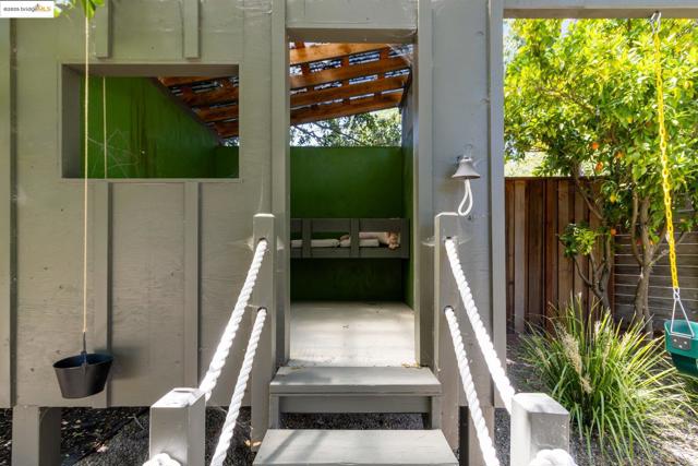 2041 Hidden Valley Dr, Santa Rosa CA: https://media.crmls.org/mediaz/76e1b90d-e6a9-47ef-ac12-52b3080dc7b9.jpg