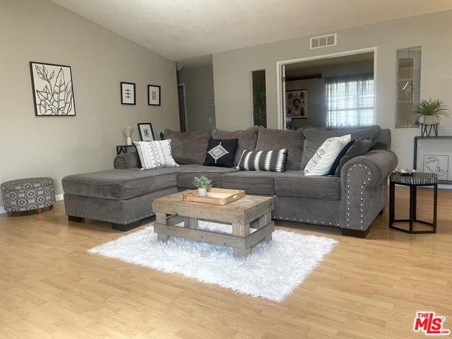 5001 W Florida Avenue, Hemet CA: https://media.crmls.org/mediaz/76e210e6-c6d1-4a9e-b7a8-94fe2276d4cb.jpg