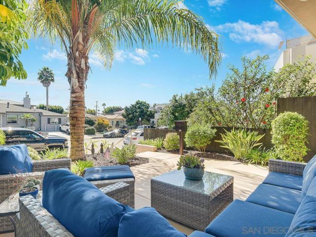938 Opal St, San Diego CA: https://media.crmls.org/mediaz/76e225ab-edf4-4c36-b3fd-e2cb6c5b9b7e.jpg