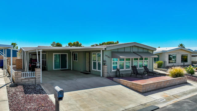 39780 Black Mesa Lane, Palm Desert CA: https://media.crmls.org/mediaz/76e27436-abff-46e7-98f9-d6a2b1fbdf5a.jpg