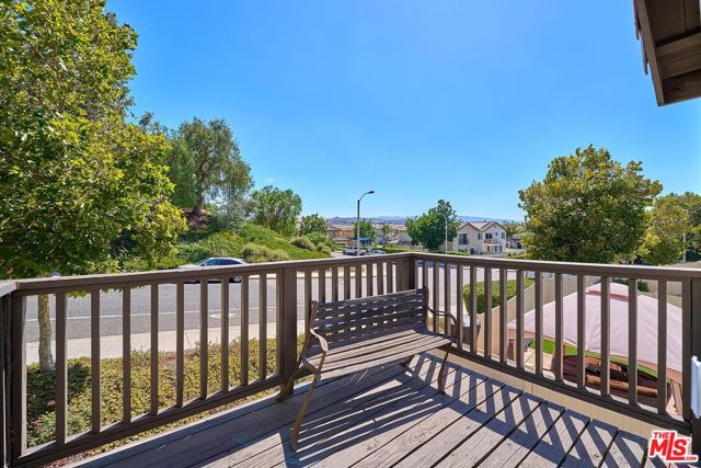 18802 Electra Court, Canyon Country CA: https://media.crmls.org/mediaz/76e2b636-dd6c-4e88-a33c-6e9625b8f5eb.jpg
