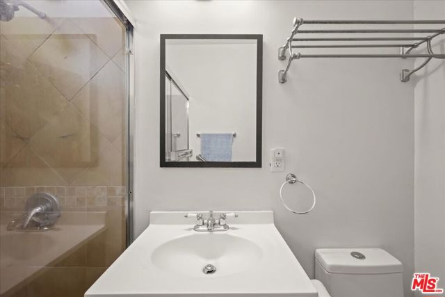 7427 Cleon Avenue, Sun Valley CA: https://media.crmls.org/mediaz/76e3159a-4309-4b9c-b84c-861396ddd802.jpg