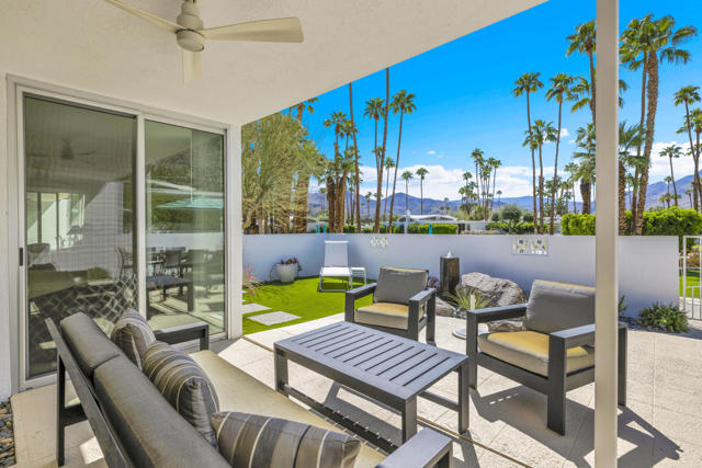 211 E Canyon Vista Drive, Palm Springs CA: https://media.crmls.org/mediaz/76e39762-e11d-436d-ac13-753652062592.jpg