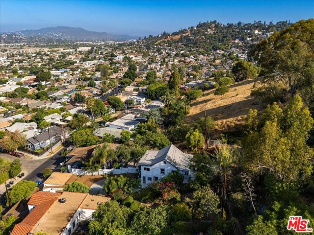 621 Isabel Street, Los Angeles CA: https://media.crmls.org/mediaz/76e3c1bf-0cd2-4ce5-99e3-85849f2bc225.jpg