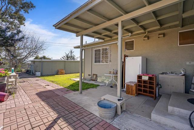 718 Meadow Drive, Salinas CA: https://media.crmls.org/mediaz/76e3c909-4cda-40bb-aa0a-e8bb1d6bf336.jpg