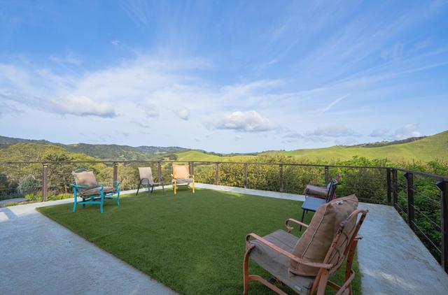 383 Corral De Tierra Road, Salinas CA: https://media.crmls.org/mediaz/76e46ab6-a8b3-4d00-91a2-79aa25acd3dd.jpg