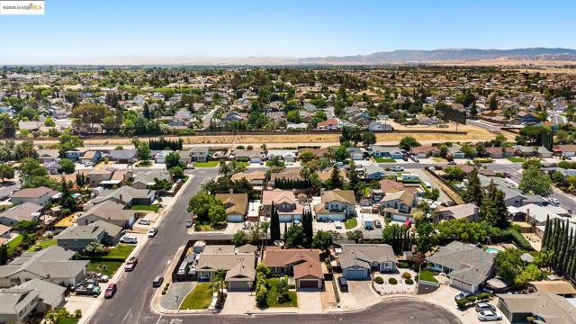 53 Zinfandel Ct, Oakley CA: https://media.crmls.org/mediaz/76e4c808-798d-4369-80a2-3ae728a0a6c1.jpg