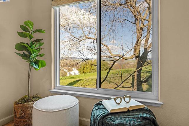 254 Eastridge Dr, San Ramon CA: https://media.crmls.org/mediaz/76e58ef7-02d7-4d1f-8bbc-a3351219a3dd.jpg