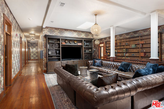 362 Bell Street, Los Alamos CA: https://media.crmls.org/mediaz/76e623c3-6b60-4acd-8b33-dbd368a8f36f.jpg