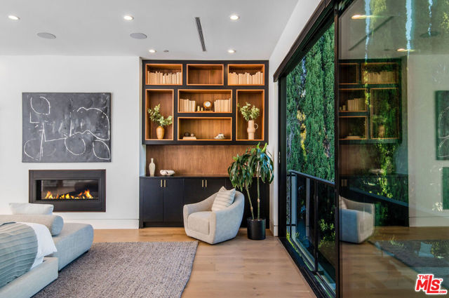 4544 Woodley Avenue, Encino CA: https://media.crmls.org/mediaz/76e64d63-a2a1-485f-ab4b-3febd91af9f8.jpg