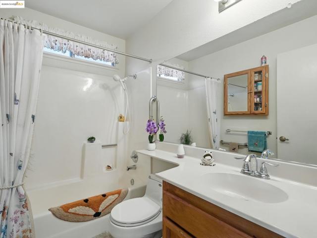 177 Bryce Way, Vacaville CA: https://media.crmls.org/mediaz/76e6a66c-d357-47f5-a00c-edd891333586.jpg