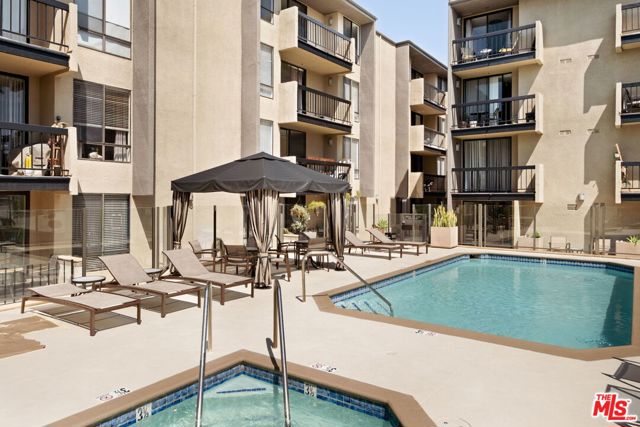 7320 Hawthorn Avenue, Los Angeles CA: https://media.crmls.org/mediaz/76e6d815-ffd5-4195-9a13-454cfc835913.jpg