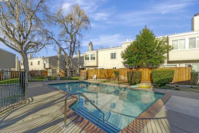1896 San Vincente Dr, Concord CA: https://media.crmls.org/mediaz/76e73dc0-3453-44e5-b8bb-afdbe905405a.jpg