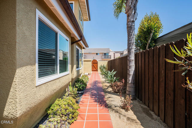 5114 Marlin Way, Oxnard CA: https://media.crmls.org/mediaz/76e76b66-a51c-47eb-8915-9c5ca7f181fe.jpg