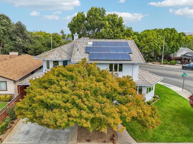 495 Lincoln Avenue, Sunnyvale CA: https://media.crmls.org/mediaz/76e77481-328f-4fdb-96ed-191a6535fc46.jpg