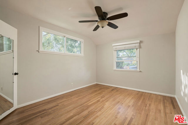 14212 Leadwell Street photo 21