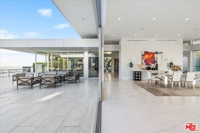 1620 Carla, Beverly Hills CA: https://media.crmls.org/mediaz/76e82a53-177b-40ae-983a-52e19c268ac5.jpg