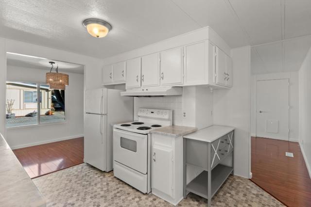 19 Dolphin Court, Half Moon Bay CA: https://media.crmls.org/mediaz/76e83d56-ae76-4e79-bb15-95a87c00661a.jpg