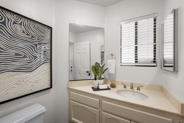 1894 Spyglass Cir, Vista CA: https://media.crmls.org/mediaz/76e840bd-3abe-418f-9e08-aa8abeba8c0d.jpg