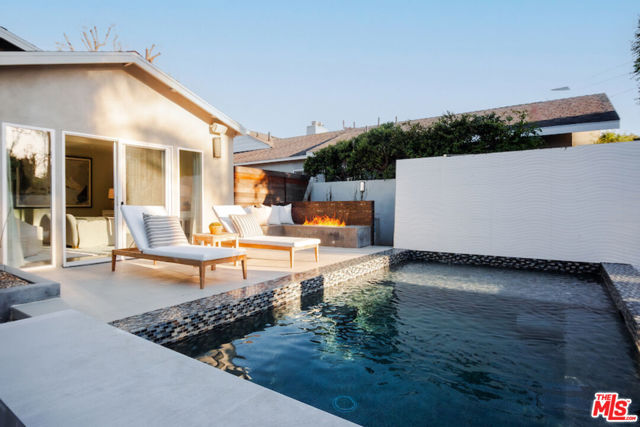 5189 Collett Avenue, Encino CA: https://media.crmls.org/mediaz/76e8d93d-b0fe-4d40-a689-1bd730c91955.jpg