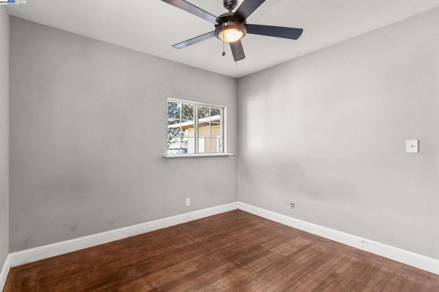 2825 Marlborough Avenue, Redwood City CA: https://media.crmls.org/mediaz/76e92b91-41e2-4cef-9852-282dbaaaecd1.jpg