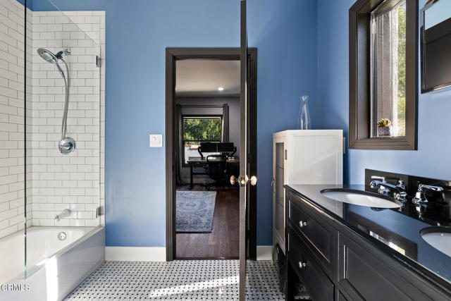 1052 New York Drive, Altadena CA: https://media.crmls.org/mediaz/76e9d4e8-91b4-48a9-80ee-282618442325.jpg